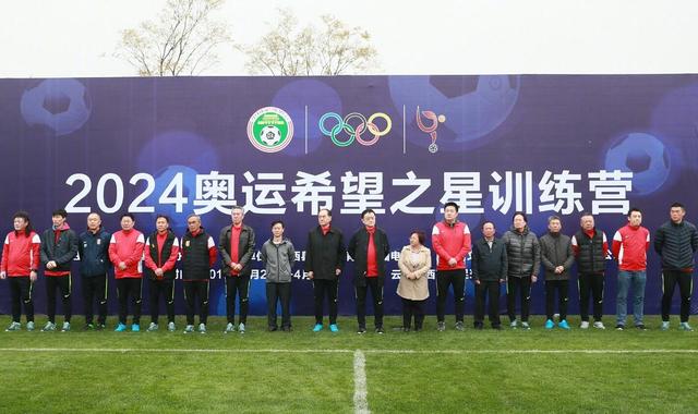 耿小丑 2023-09-22 超英电影《小丑》曝全新剧照 菲尼克斯几近癫狂 2019-07-28 顺利入选威尼斯主竞赛单元的超级英雄电影《小丑》于近日公布了一组剧照。