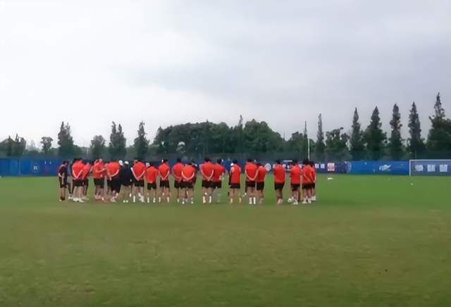 ”对于朋友的建议，她似乎显得很是无奈。